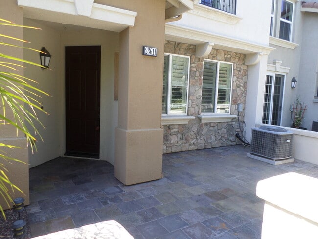 Building Photo - Gorgeous Harveston Townhome - Just across ...