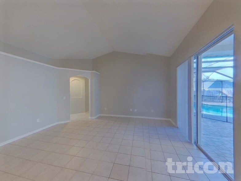 Building Photo - 9405 Sayre St