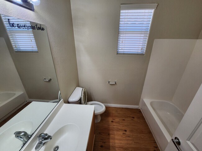 Building Photo - 6229 Majestic Hills Ave