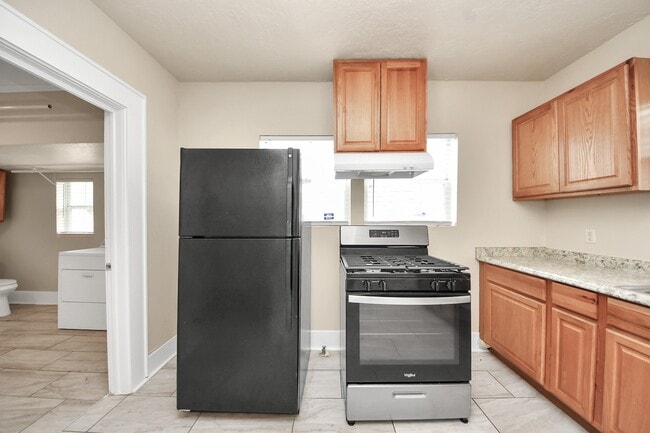 Building Photo - 201 W Pitts Ave