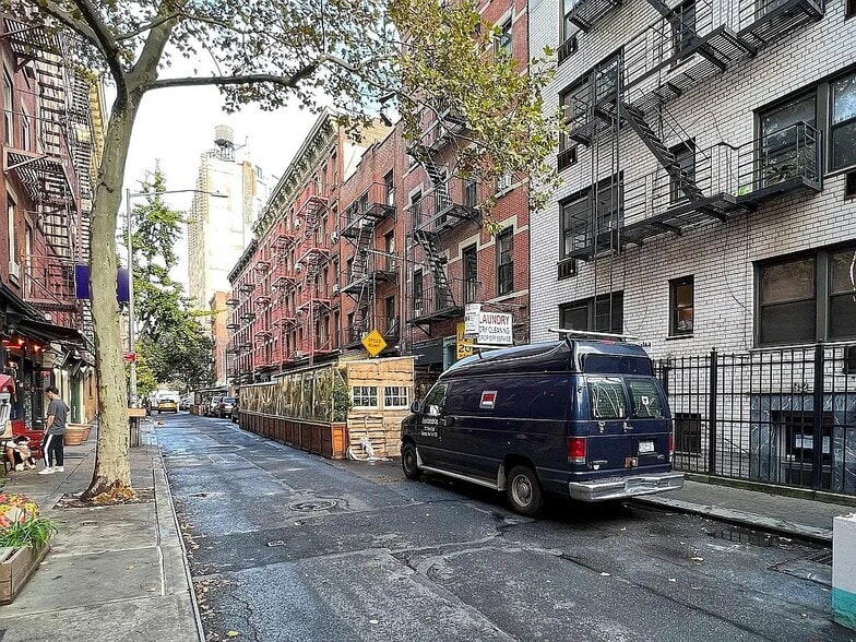 Building Photo - 32 Cornelia St
