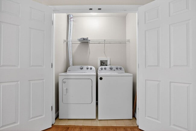 Building Photo - 9880 Moffit Pl