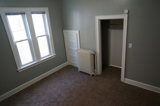 Building Photo - 1127 E 3rd St