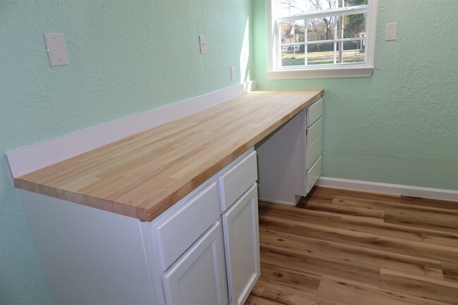 Building Photo - 5122 Avenue L