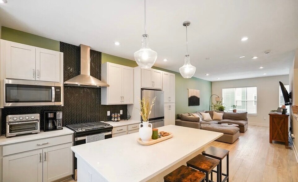 Building Photo - 2125 Coretta Way