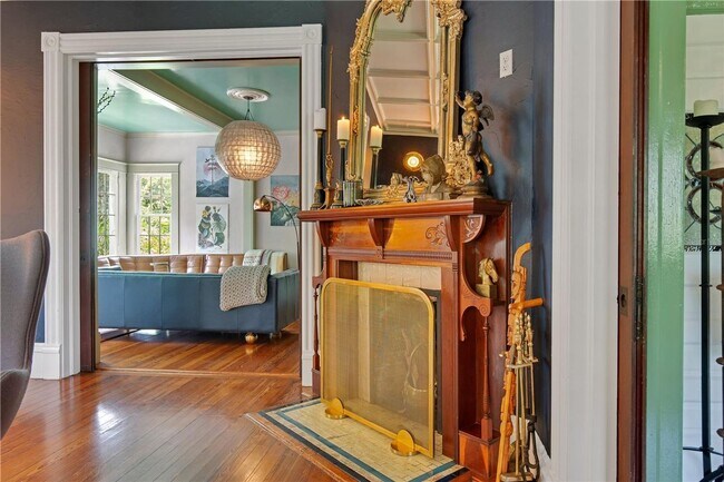 Building Photo - Queen Anne Victorian Estate