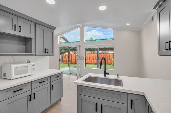 Building Photo - 4035 Egret Ct