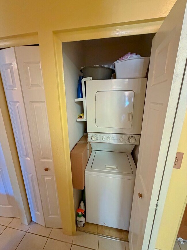 Building Photo - Fully Furnished 2 Bedroom , 2 Bathroom 2nd Floor Condo.