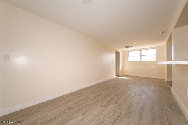 Building Photo - 4330 Deleon St