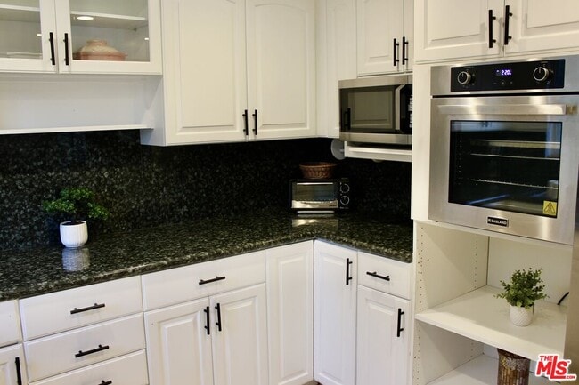 Building Photo - 1265 Bienveneda Ave