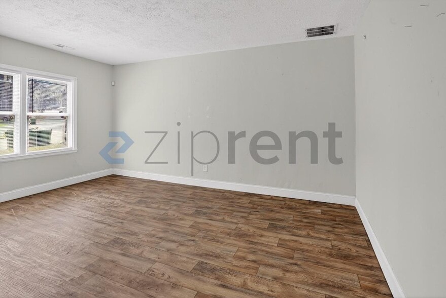 Building Photo - Unit 2