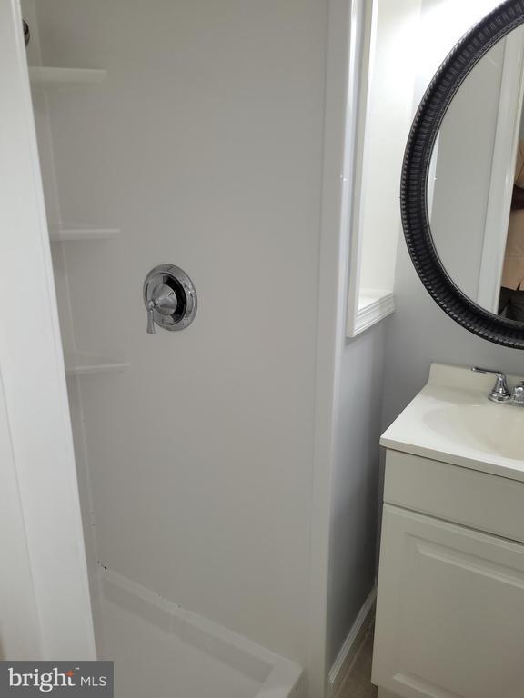 Building Photo - 2212 Vailthorn Rd