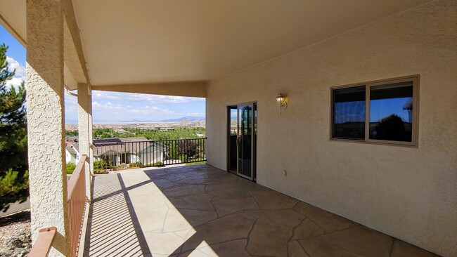 Building Photo - Home with amazing views