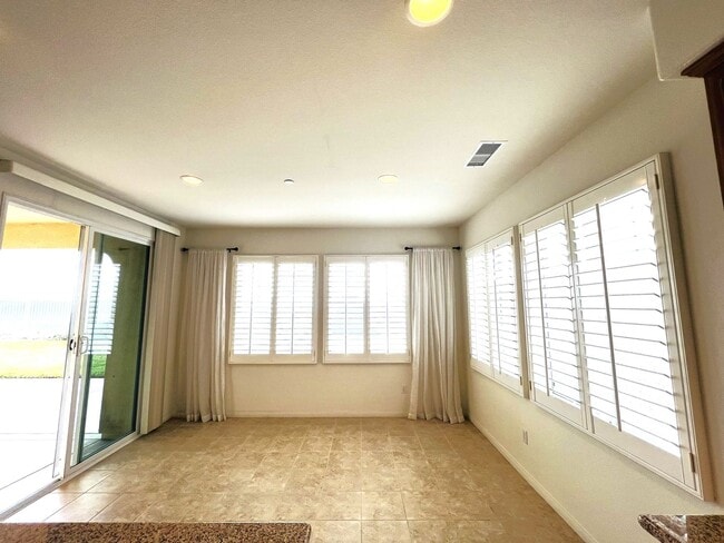 Building Photo - Beautiful 4 Bedroom, 2.5 Baths Single Family Home with 3 Car Tandem Parking Garage and Backyard w...