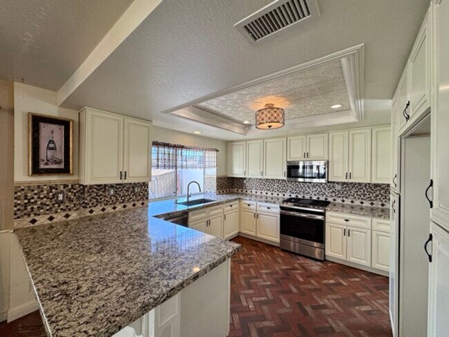 Building Photo - Spacious 5 Bedroom Home in Menifee Lakes with a 3 Car Garage for Lease!