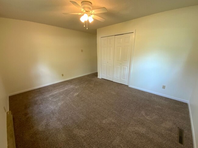 Building Photo - 207-207 Briarcrest Ct