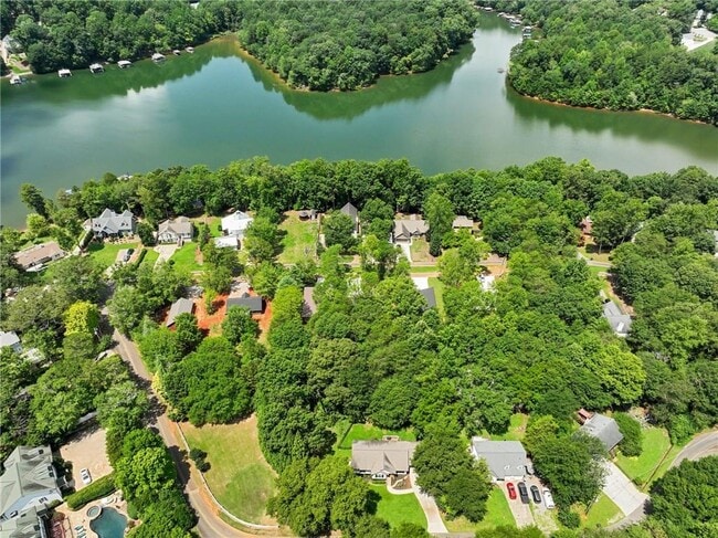Building Photo - 8083 Beachwood Dr