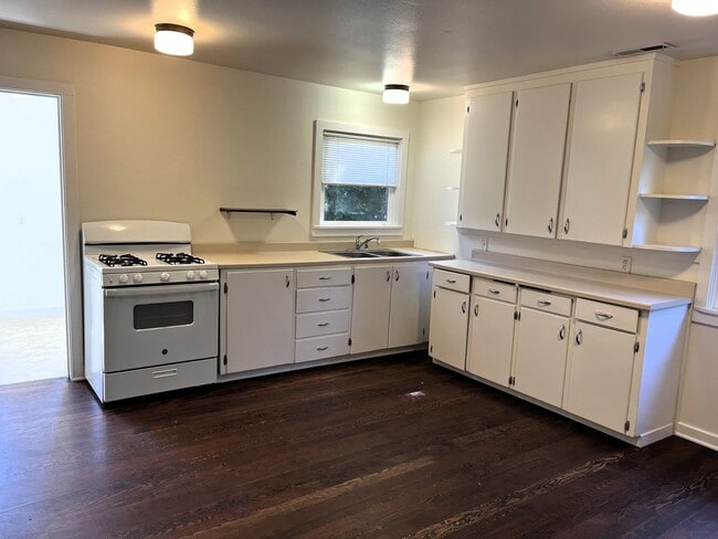 Building Photo - Pet-Friendly Private Home On Large Lot With Detached Garage!