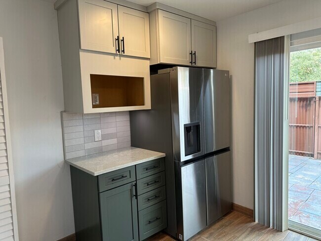 Building Photo - Palm Villas