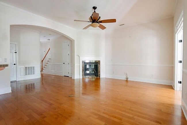 Building Photo - Gorgeous 3 Bedroom 2.5 Bathroom Townhome- Located in Stone Creek Village, Cary! Available August ...