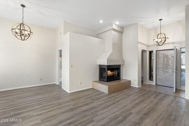 Building Photo - 8841 E Meadow Hill Dr