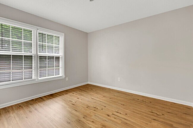 Building Photo - 529 Wentworth St