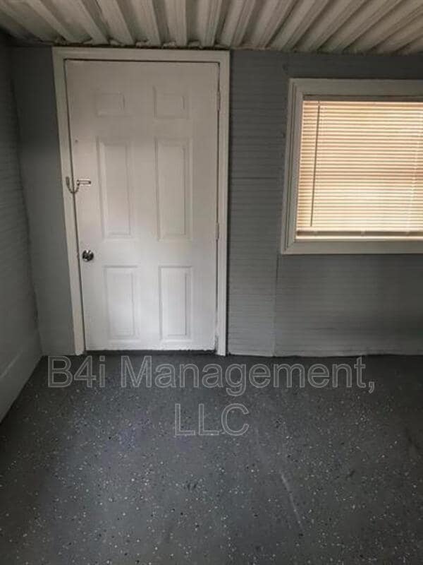 Building Photo - 4692 Beecher St
