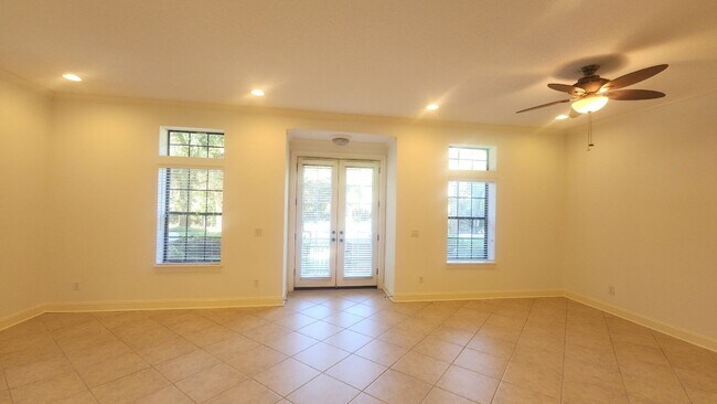 Building Photo - Huge 3 Bed 2.5 bath Home in Palencia- Main Bedroom downstairs plus Upstairs Efficiency