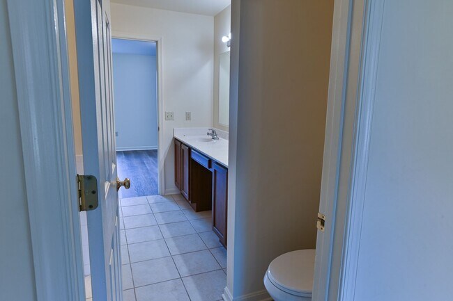 Building Photo - 3 Bedroom Single Family in Midtown with Pa...
