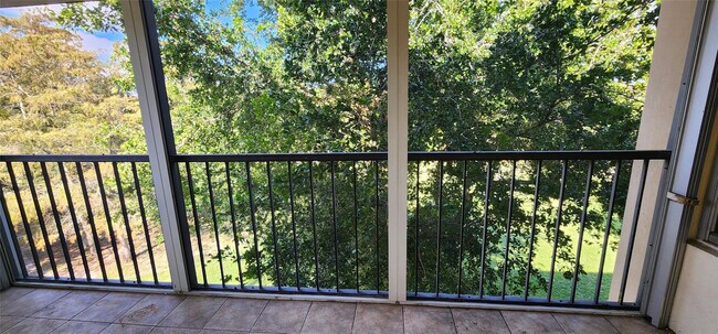 Building Photo - 4168 Inverrary Dr