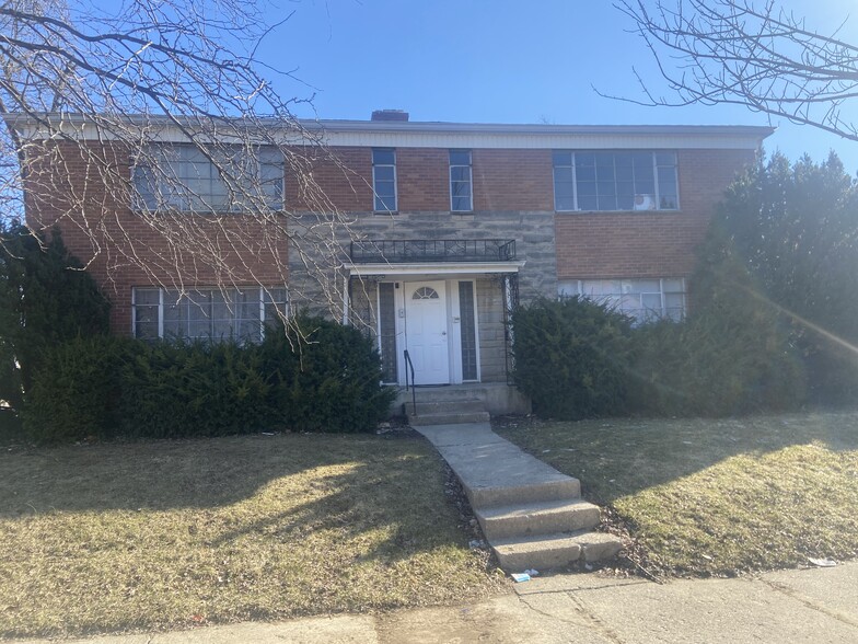 Building Photo - 802 Uhrig Ave