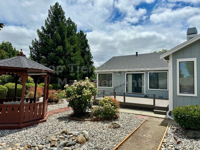 Building Photo - Spacious 4 Bed/2 Bath /1,970 square foot h...