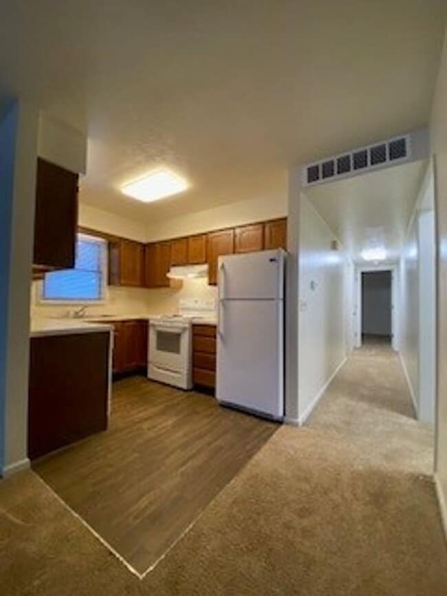 Building Photo - 124 S Silverwood Ln