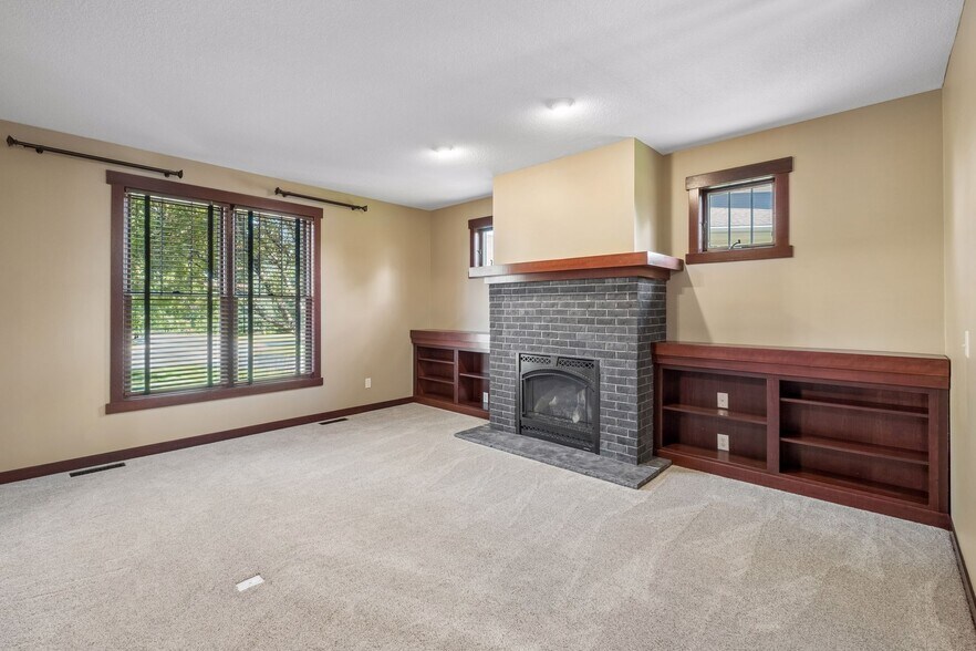 Building Photo - 14272 Grantaire Ln N