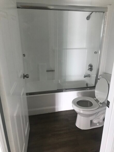 Building Photo - 11948 Hart St