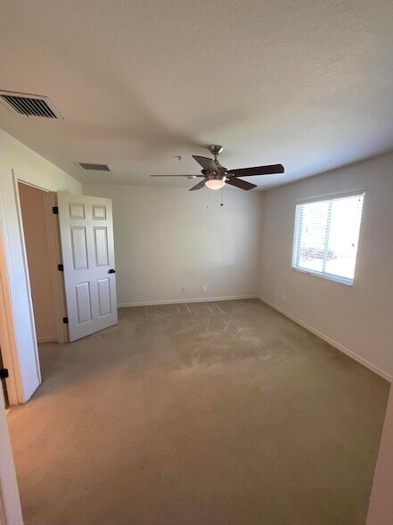 Building Photo - 5269 SE Jennings Ln