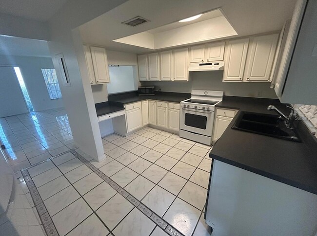 Building Photo - 106 S Primrose Dr