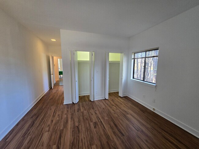 Building Photo - Multigenerational or Grad Student Living! Spacious One-Story End Unit in Prime Location on 54