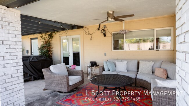 Building Photo - 9059 N Arroya Vista Dr