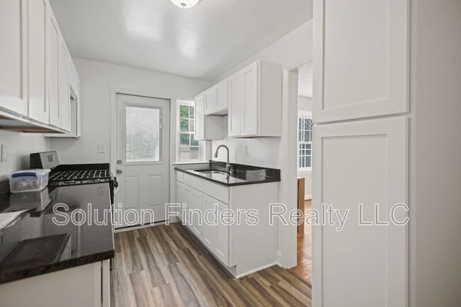 Building Photo - 1812 Edgewood Rd