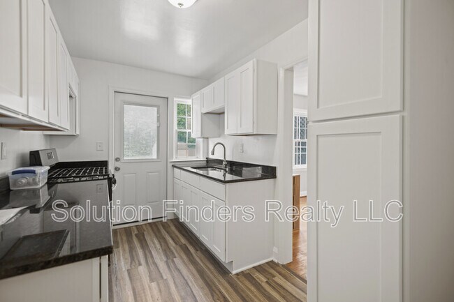Building Photo - 1812 Edgewood Rd