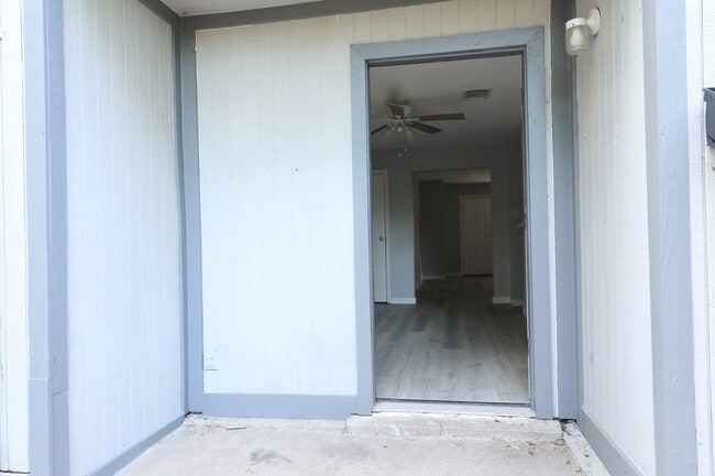 Building Photo - 4624 W Orange St