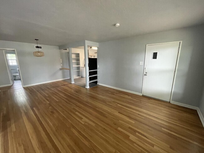 Building Photo - 258 Cresham Dr