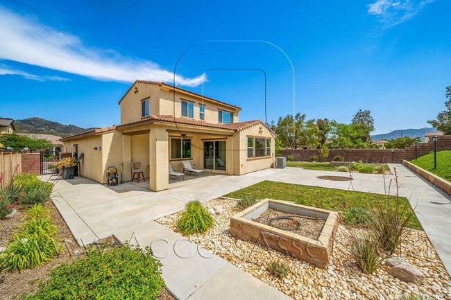 Building Photo - Stunning  Two-Story 4 Bed/3 Bath Home in B...