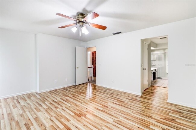 Building Photo - 16107 Country Crossing Dr