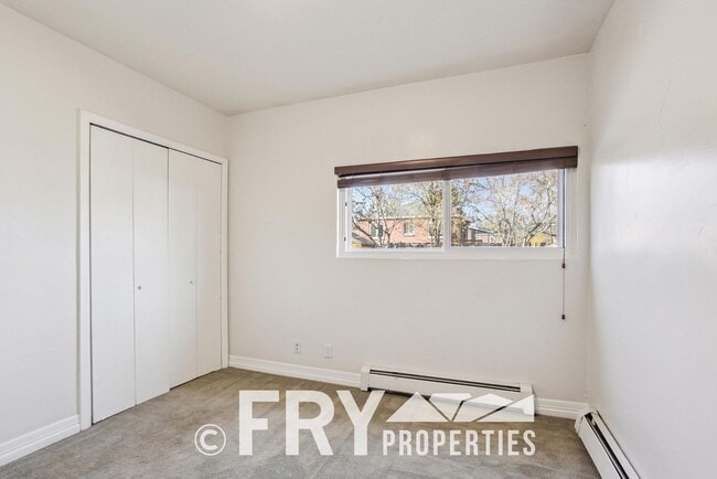 Building Photo - Spacious Sunnyside Home with Huge Yard