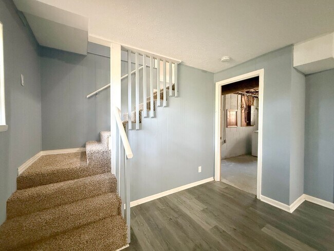 Building Photo - Updated 3-Bedroom with Bonus Room, Deck & Screened-In Porch