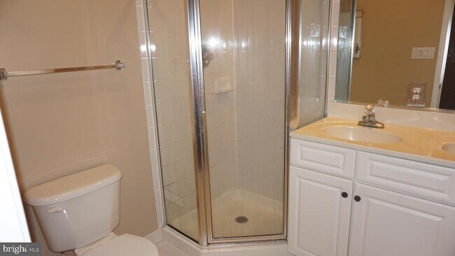 Building Photo - 405 Main St