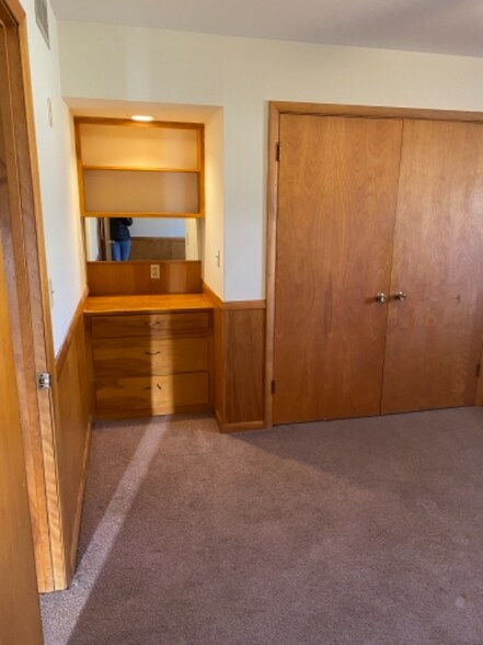 Building Photo - 3241 W 15th St N