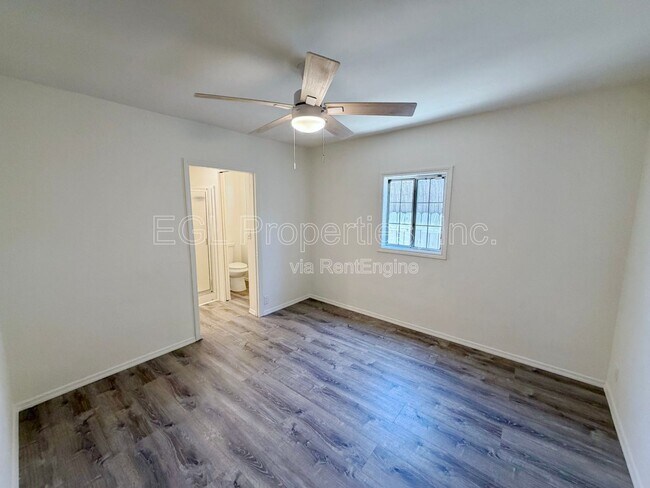 Building Photo - 2407 Fernleaf St